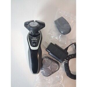 Philips Norelco Series 5000 S5210 Wet and Dry Electric Shaver With Charger